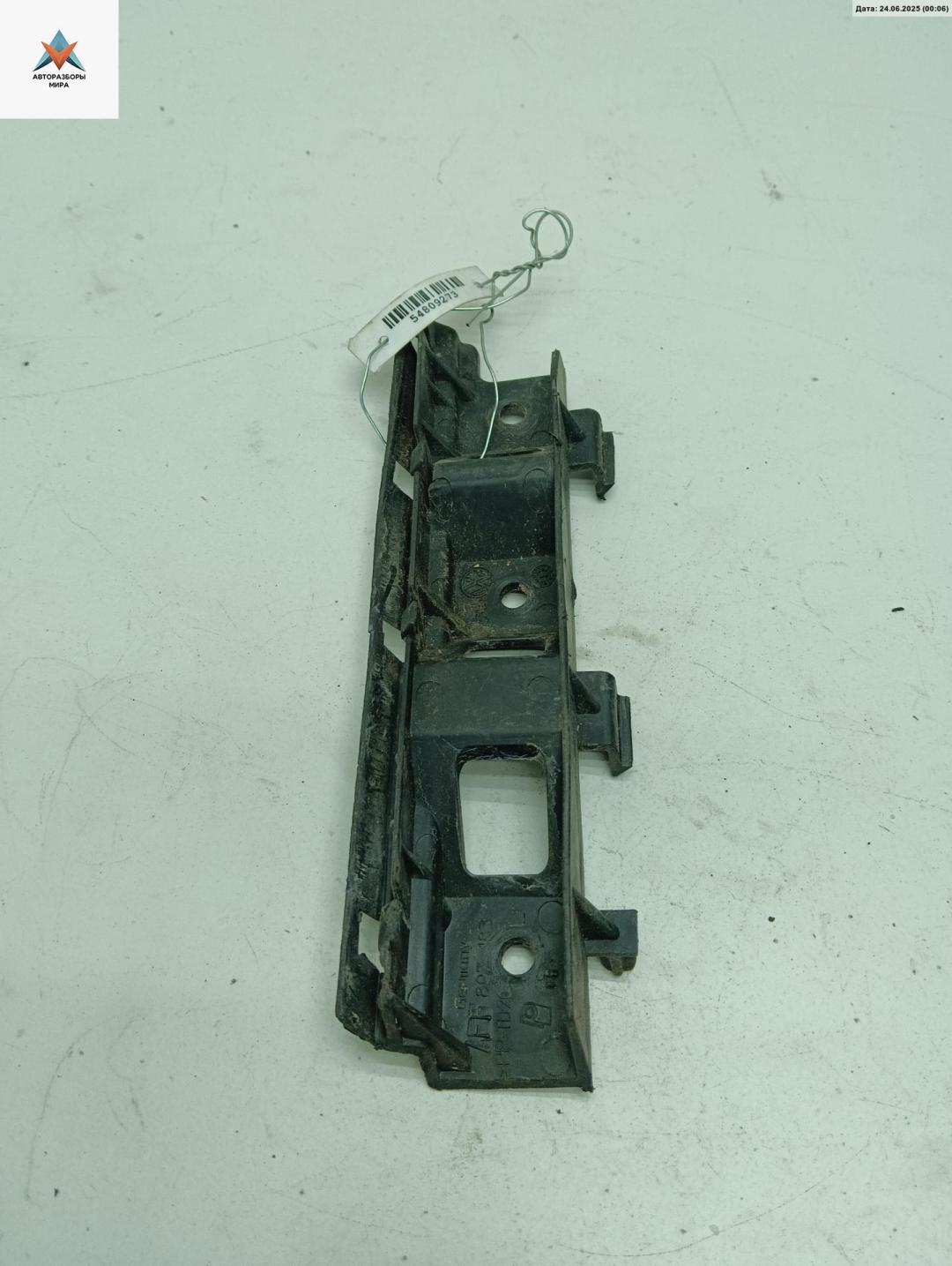 кронштейн переднего бампера Volkswagen Passat B6 2006, 2.0 л., дизель, МКПП, чёрный, универсал, 3C0807178 - фото №1