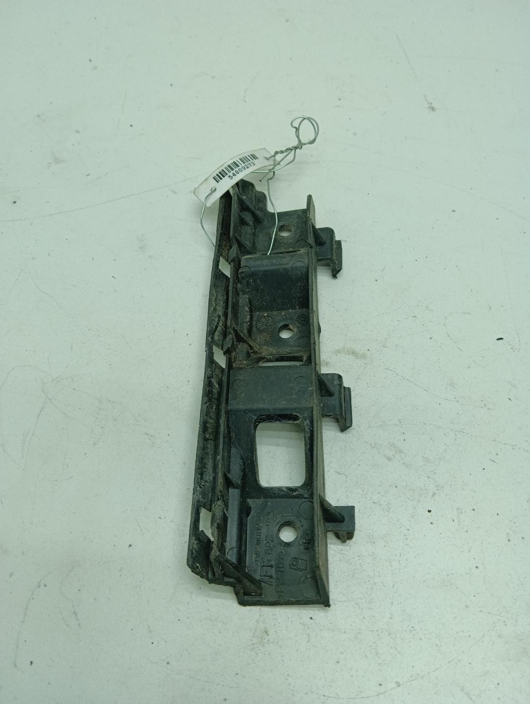 кронштейн переднего бампера Volkswagen Passat B6 2006, 2.0 л., дизель, МКПП, чёрный, универсал, 3C0807178