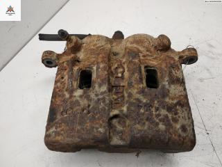 суппорт передний правый Nissan X-Trail T30 [рестайлинг] 2004, 2.2 л., дизель, МКПП, чёрный, внедорожник 5 дв.