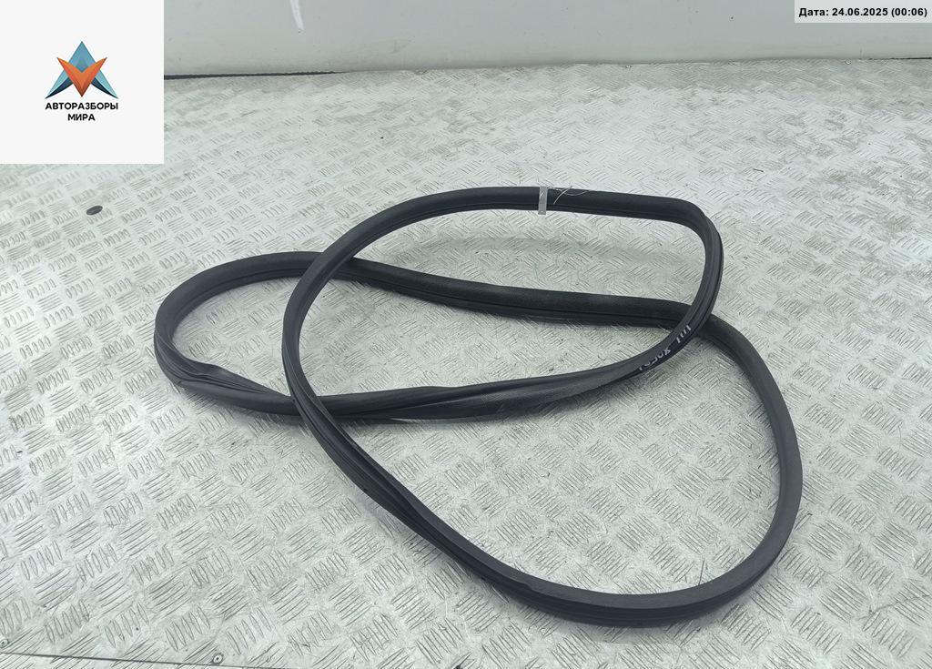 уплотнитель двери Peugeot 406 1 поколение 1997, 1.8 л., бензин, МКПП, белый, седан, 96584242VD - фото №1