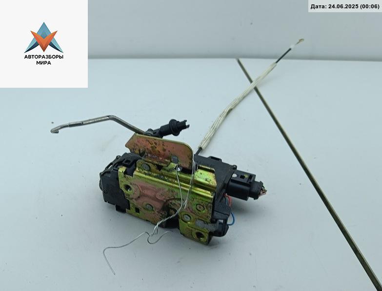 замок двери передней правой Audi A6 4B/C5 1997, 2.4 л., бензин, АКПП, зелёный, седан, 4B1837016B - фото №1