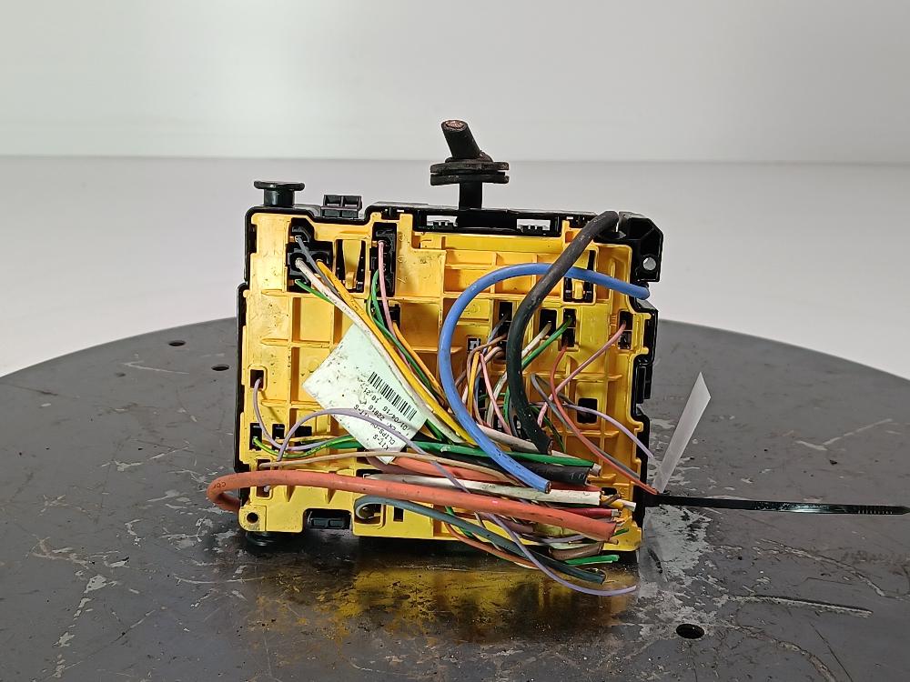 блок предохранителей Peugeot 308 T9 2014, цвет, 9804848580 - фото №1