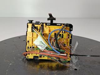 блок предохранителей Peugeot 308 T9 2014, цвет, 9804848580