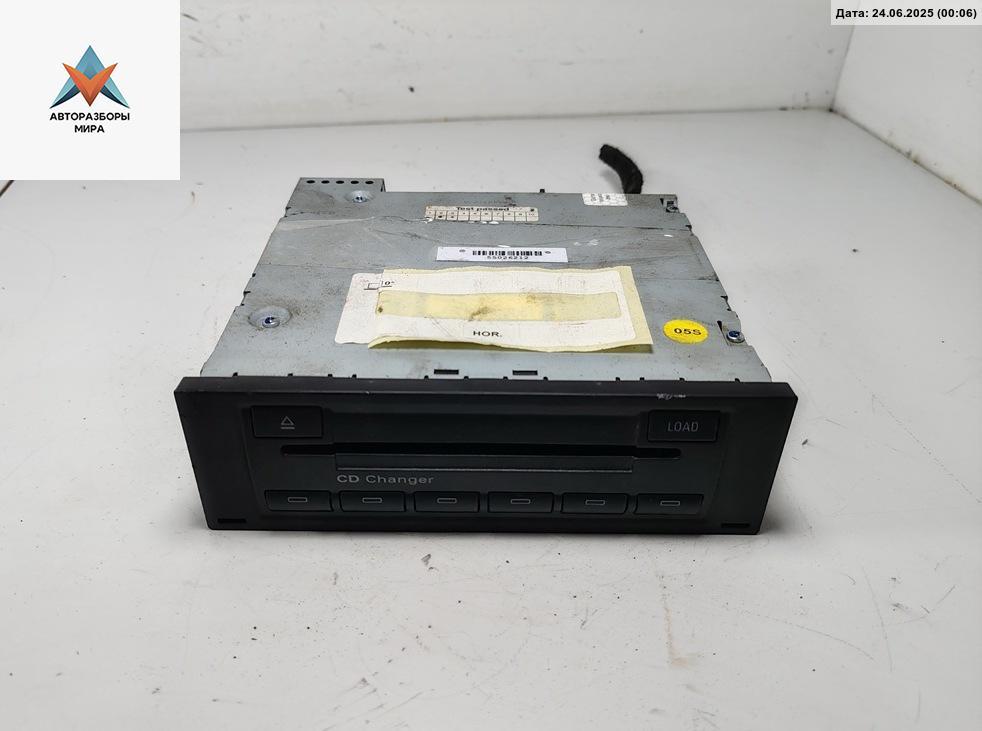 CD-чейнджер Audi A4 B7 2006, 2.0 л., дизель, МКПП, 8E0035111D - фото №1