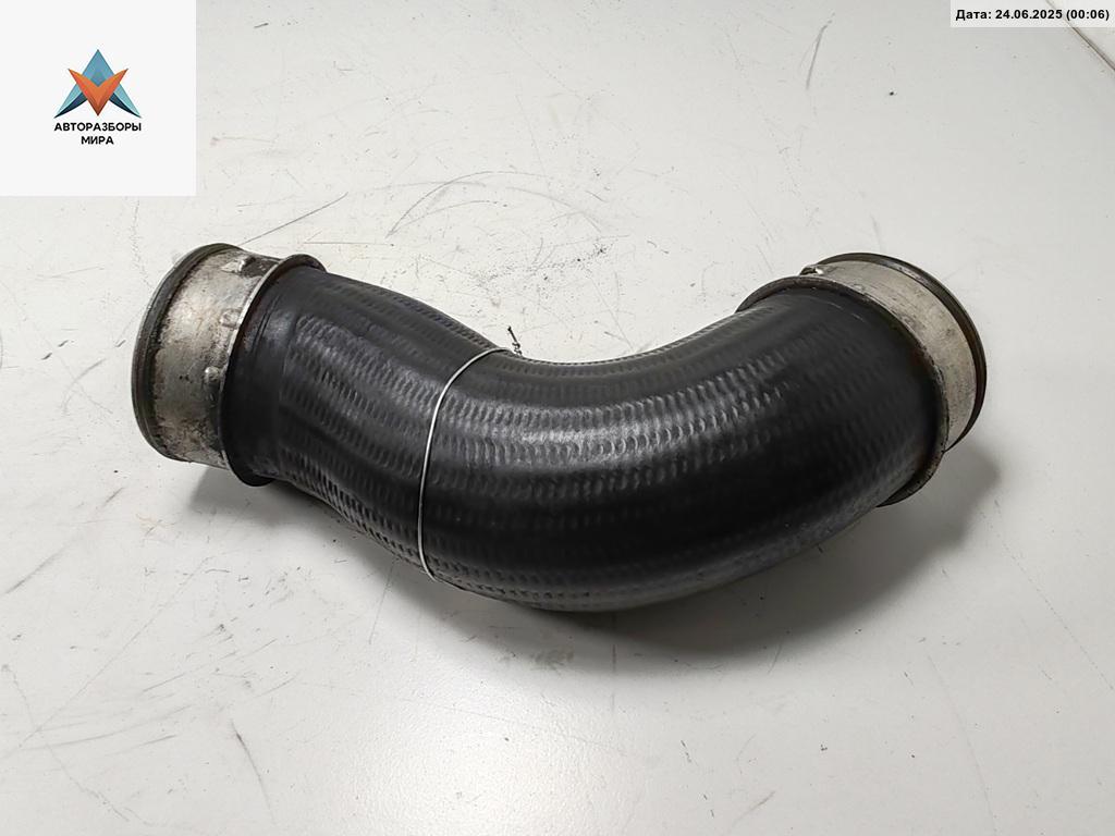 патрубок турбины Volkswagen Touran 1 поколение 2004, 2.0 л., дизель, 1K0145838D - фото №1