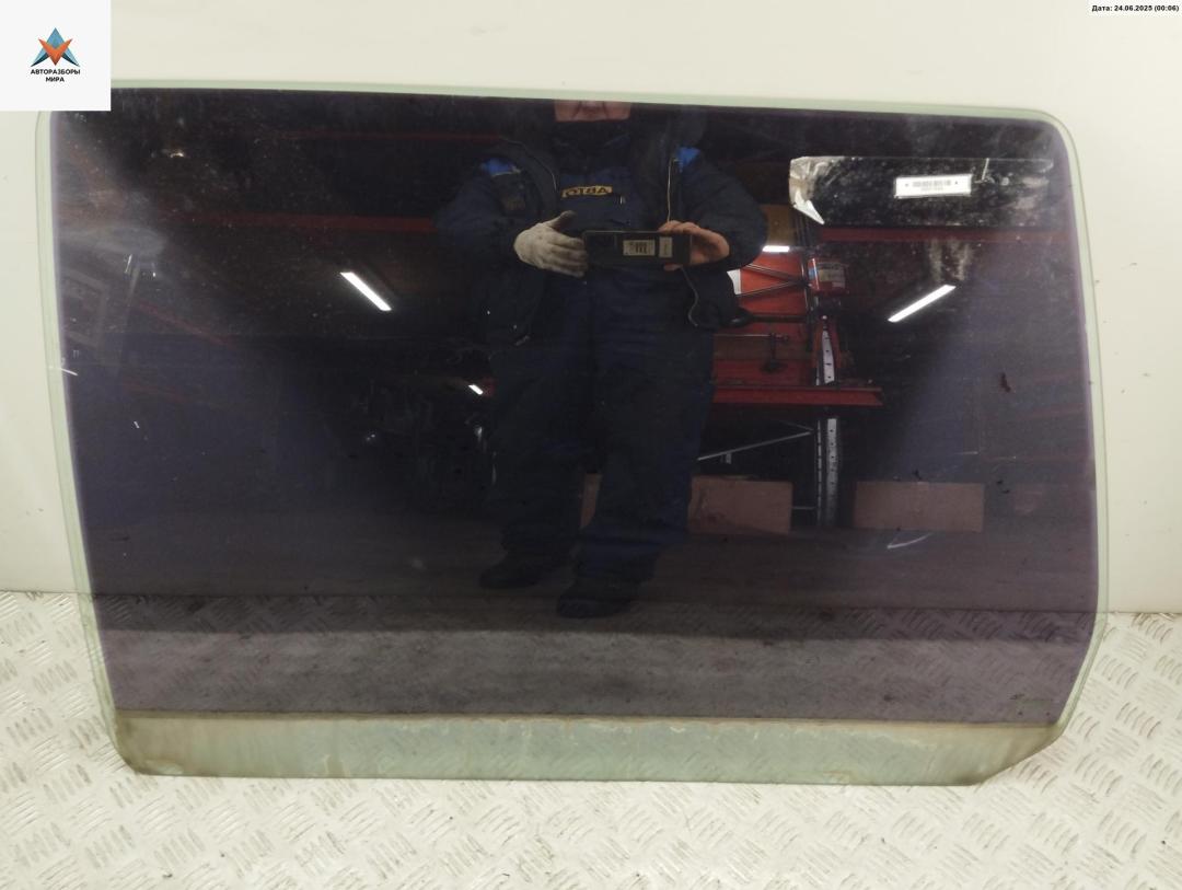 стекло двери задней левой Ford Galaxy 1 поколение 1998, 2.0 л., бензин, МКПП, красный, минивэн - фото №1