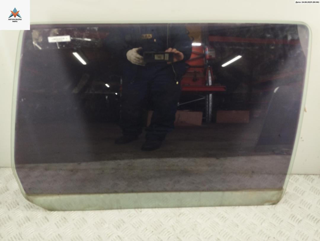 стекло двери задней правой Ford Galaxy 1 поколение 1998, 2.0 л., бензин, МКПП, красный, минивэн - фото №1