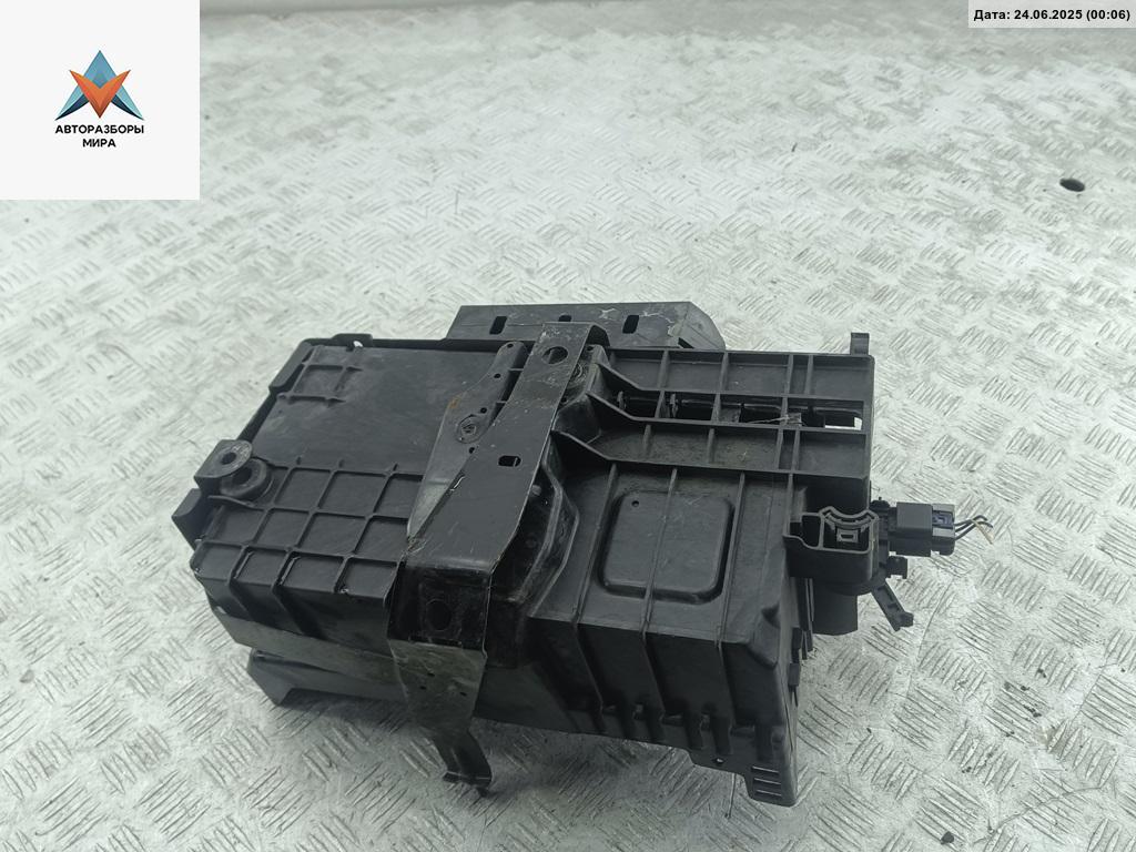 Кожух аккумулятора (короб АКБ) Chevrolet Orlando 1 поколение 2011, 2.0 л., дизель, АКПП, чёрный, минивэн, 96982976 - фото №1