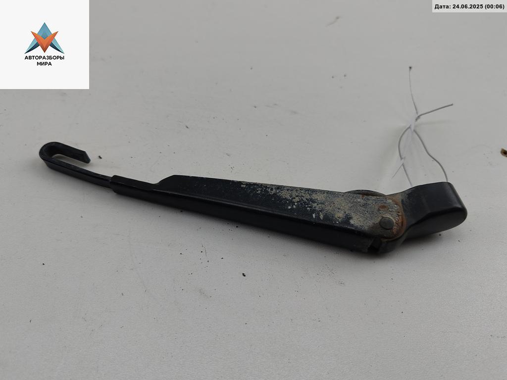 Щеткодержатель (поводок стеклоочистителя) задний Ford C-Max 1 поколение 2006, 2.0 л., бензин, МКПП, серый, минивэн, 3M51R17526AA - фото №1