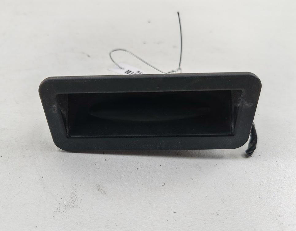 кнопка открытия багажника Ford C-Max 2006, 2.0 л., бензин, МКПП, серый, минивэн, 3M5119B514AC