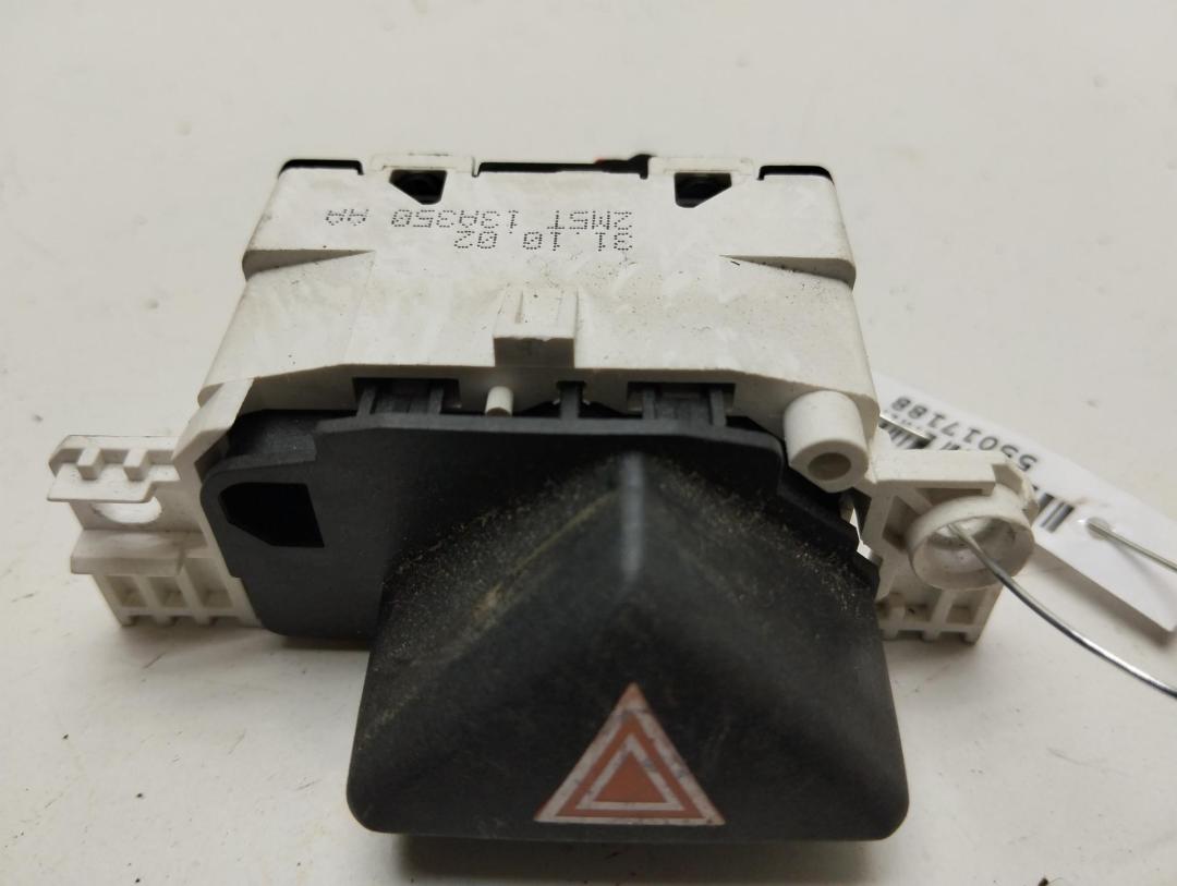 кнопка аварийной сигнализации Ford Focus I 2002, 1.8 л., бензин, МКПП, серый, универсал, 2M5T13A350AA