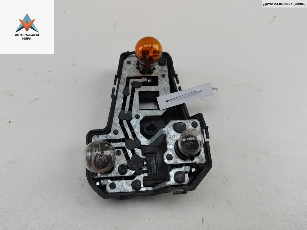 панель заднего левого фонаря Ford Galaxy 1 поколение 1999, 1.9 л., дизель, МКПП, чёрный, минивэн, 962603 - фото №1