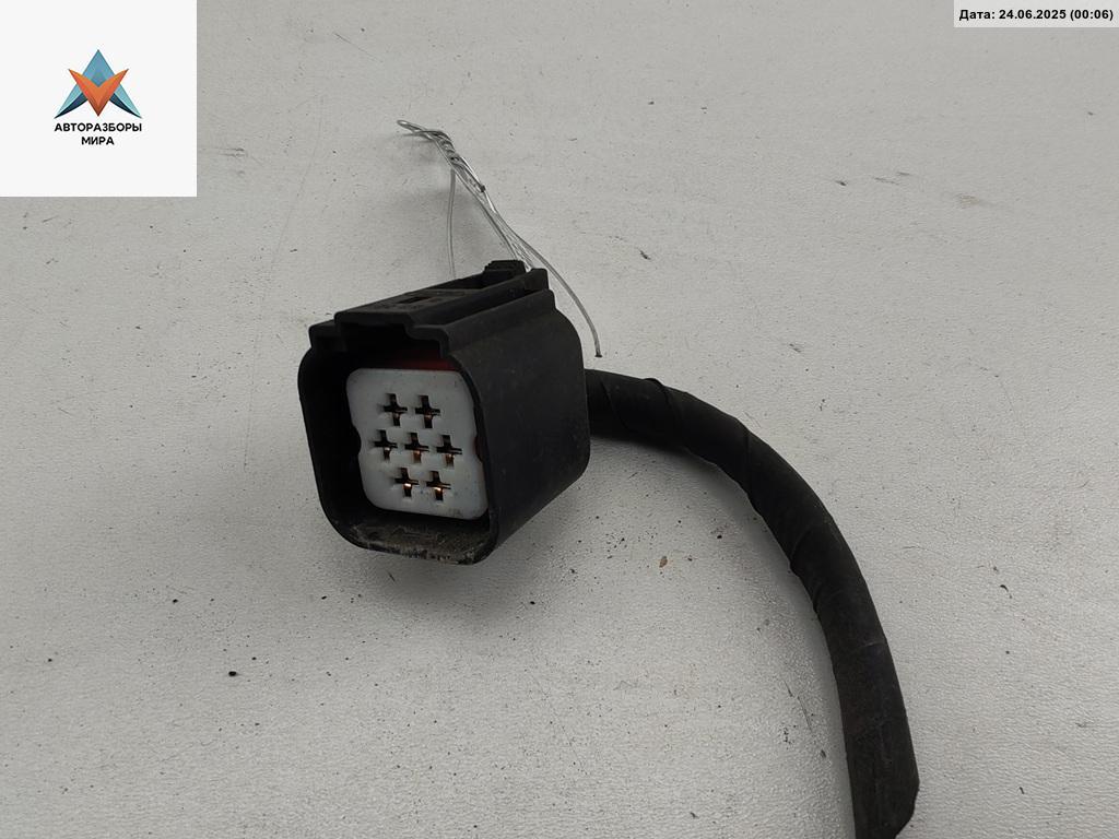 разъем (фишка) проводки Ford Mondeo 3 поколение 2001, 2.5 л., бензин, МКПП, серый, хетчбэк 5 дв. - фото №1