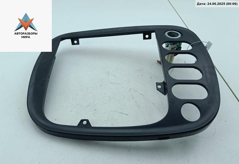 рамка под магнитолу Ford Galaxy 1 поколение 1999, 1.9 л., дизель, МКПП, чёрный, минивэн, 95VW15677 - фото №1