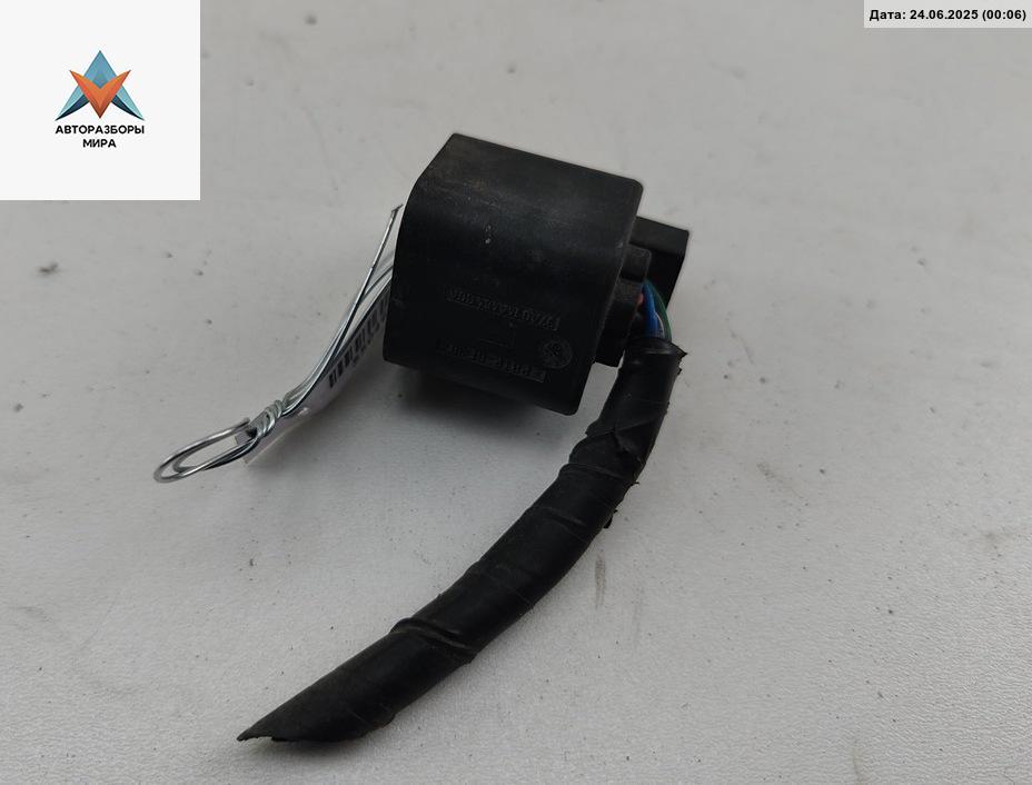 разъем (фишка) проводки Ford Mondeo 3 поколение 2001, 2.5 л., бензин, МКПП, серый, хетчбэк 5 дв. - фото №1