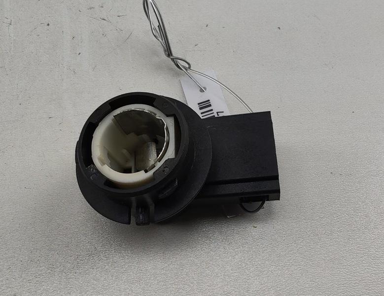 Патрон лампы фонаря Volkswagen Passat B6 2006, 2.0 л., дизель, МКПП, чёрный, универсал, 1K6945259