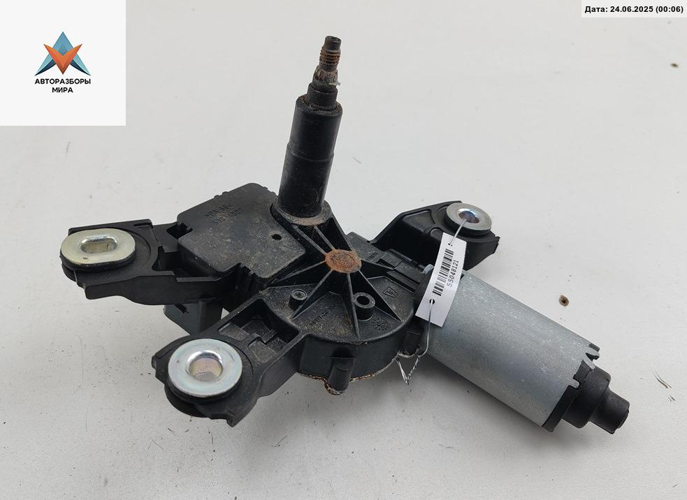 Двигатель стеклоочистителя заднего (моторчик дворников) Volkswagen Passat B6 2006, 2.0 л., дизель, МКПП, чёрный, универсал, 3C9955711A - фото №1