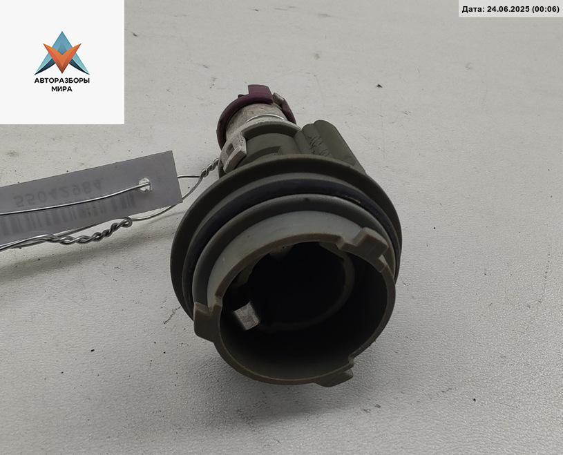 Патрон лампы указателя поворота Audi A4 B5 1996, 1.6 л., бензин, МКПП, белый, седан, PY21W - фото №1