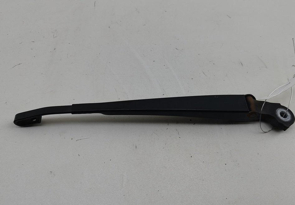 Щеткодержатель (поводок стеклоочистителя) задний Volkswagen Passat B5+ (GP) 2004, 1.6 л., бензин, МКПП, серый, универсал, 1J6955707A