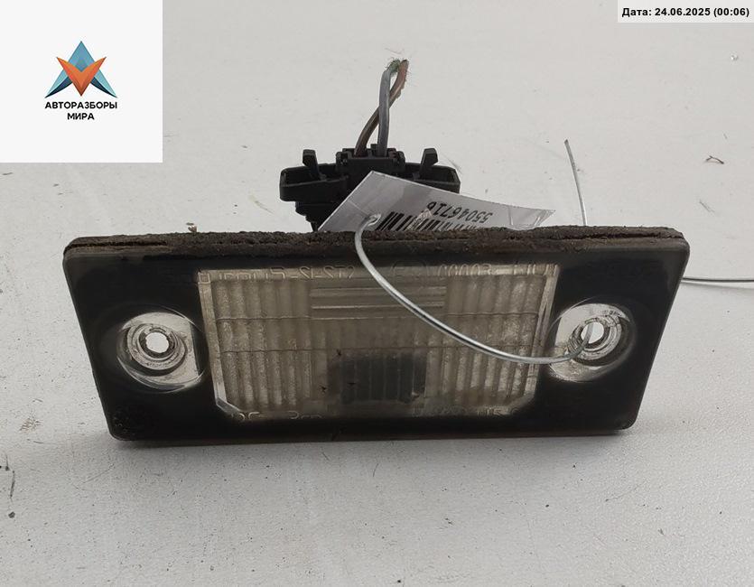 подсветка номера Volkswagen Golf 4 поколение 2000, 1.9 л., дизель, МКПП, серый, универсал, 1J5943021 - фото №1