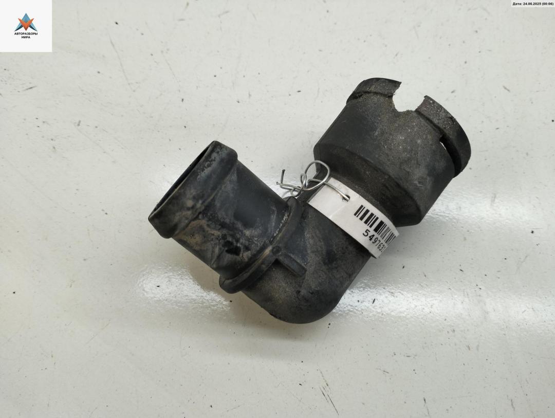 фланец (тройник) системы охлаждения Volkswagen Golf 3 поколение 1999, 1.8 л., бензин, МКПП, синий, кабриолет, 037121619 - фото №1