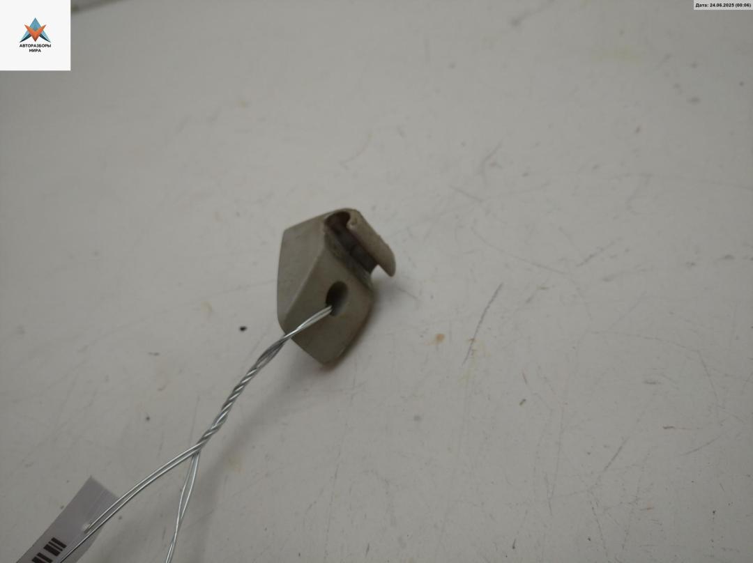 Крепление (крючок) солнцезащитного козырька Volkswagen Transporter T4 1997, 2.5 л., дизель, МКПП, красный, микроавтобус - фото №1