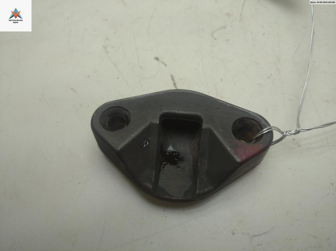 ответная часть (скоба) замка двери Volkswagen Transporter T4 1997, 2.5 л., дизель, МКПП, красный, микроавтобус, 701843667 - фото №1