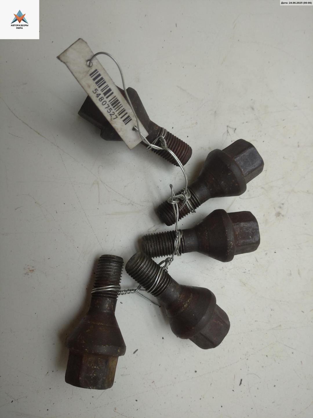 болт колесный Fiat Ducato 3 поколение 2010, 2.2 л., дизель, МКПП, белый, микроавтобус - фото №1