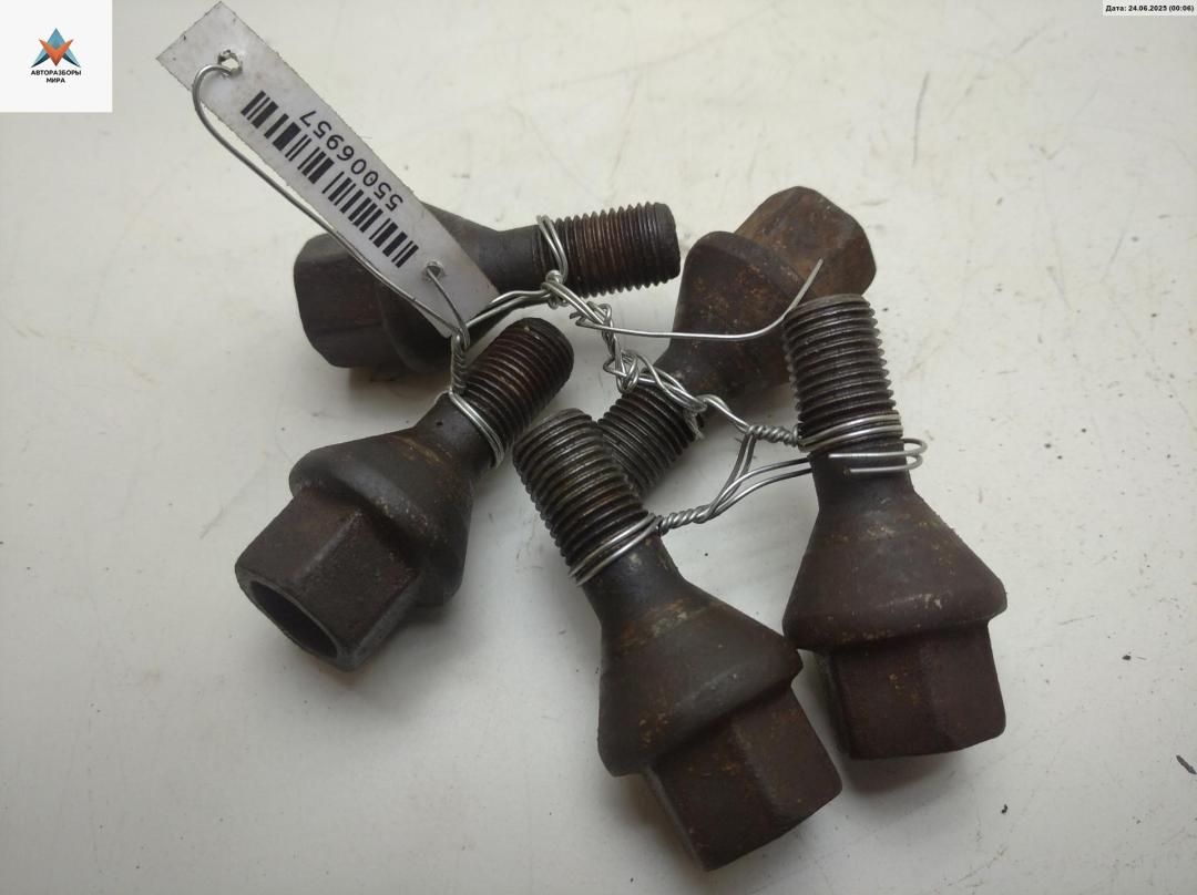 болт колесный Fiat Ducato 3 поколение 2010, 2.2 л., дизель, МКПП, белый, микроавтобус - фото №1