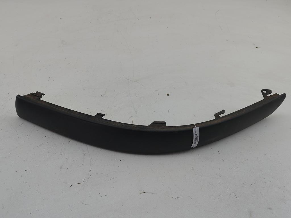молдинг переднего бампера Volkswagen Passat B5+ (GP) 2003, 2.0 л., бензин, МКПП, серый, седан, 3B0807717