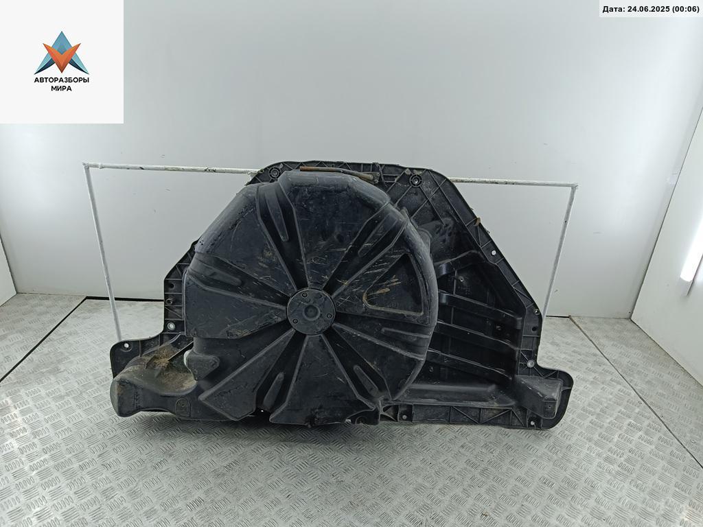 ниша запасного колеса Renault Scenic 2 поколение 2003, 1.6 л., бензин, МКПП, серый, минивэн, 8200255982 - фото №1