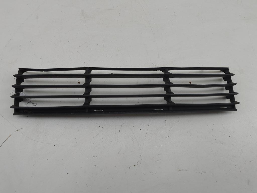 заглушка (решетка) в бампер Volkswagen Passat B5+ (GP) 2003, 2.0 л., бензин, МКПП, серый, седан, 3B0853677