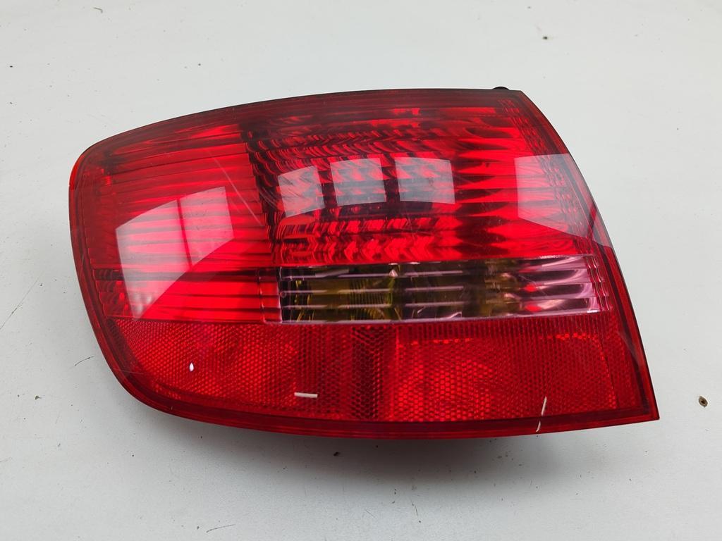 фонарь задний левый Audi A6 C6 2006, 2.0 л., TFSI, бензин, МКПП, серый, универсал, 4F9945095