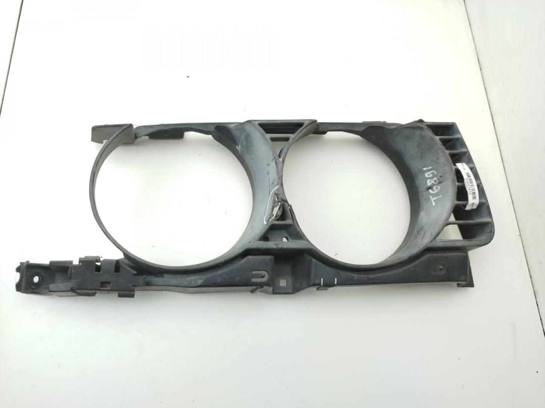 решетка радиатора BMW 5 E34 1989, серый, седан, 8148312