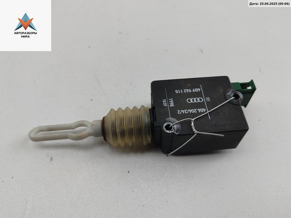 активатор замка багажника Audi A6 4B/C5 1998, 2.5 л., дизель, МКПП, синий, универсал, 4B9962115 - фото №1