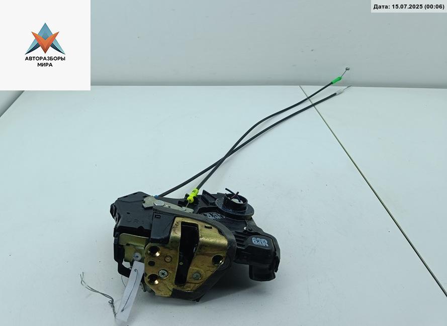 замок двери передней правой Toyota Avensis 2 поколение (T250) 2005, 2.2 л., дизель, МКПП, серый, универсал - фото №1