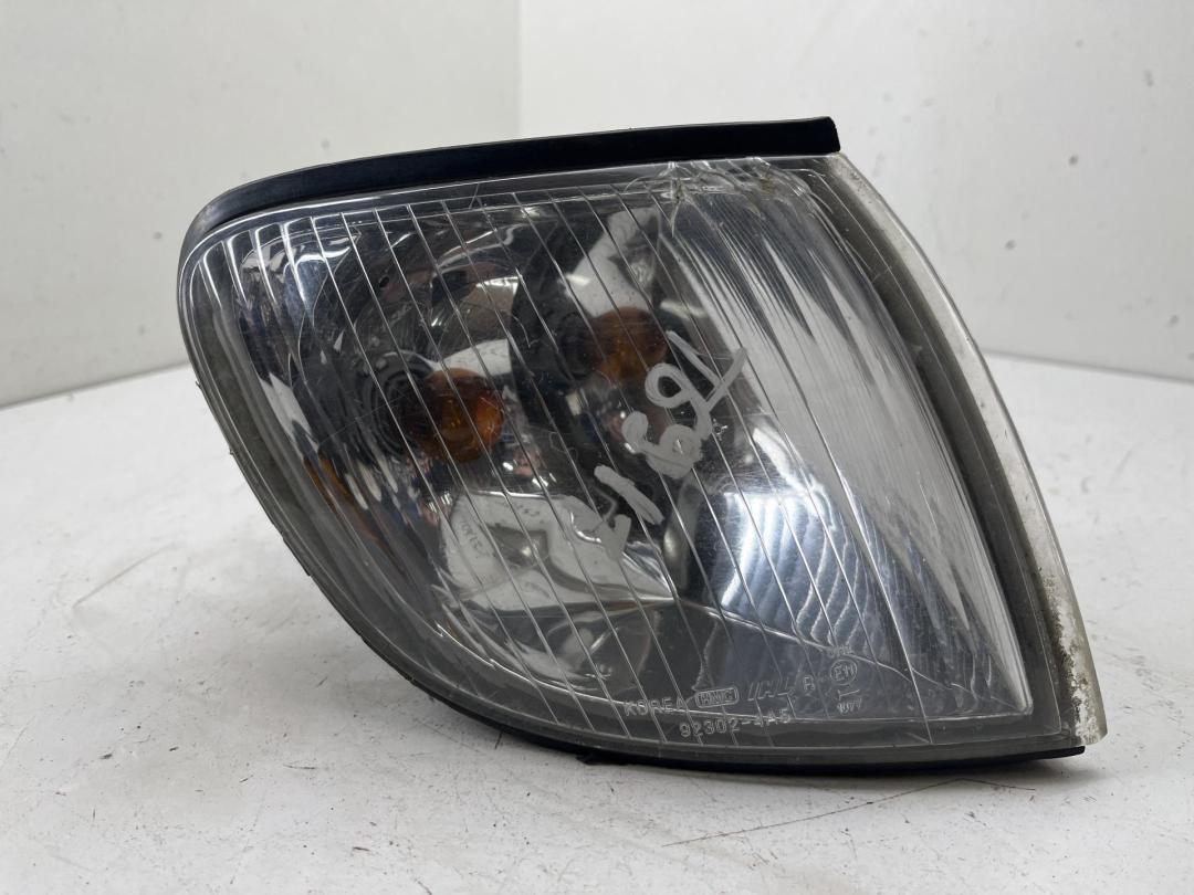 Поворотник (указатель поворота) правый Hyundai H-1 Starex 2005, 2.5 л., дизель, МКПП, белый, минивэн, 92302-4A5