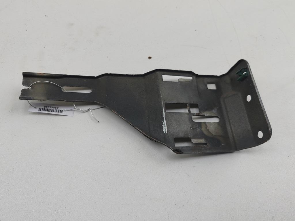 крепление ( кронштейн ) крыла Nissan Almera Tino 2003, минивэн, 63183BU4001661281D
