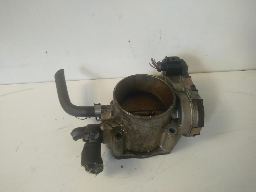 заслонка дроссельная Audi A6 C5 1999, 2.4 л., бензин, МКПП, серый, седан, 078133062D