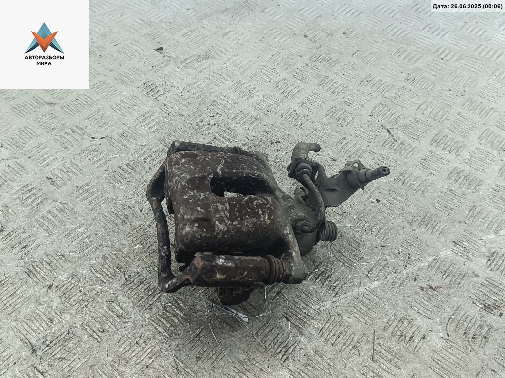 суппорт задний правый Volkswagen Touran 1 поколение 2004, 2.0 л., бензин, МКПП, чёрный, минивэн - фото №1