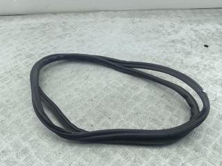 Уплотнитель крышки (двери) багажника Volkswagen Passat B6 2006, 2.0 л., дизель, МКПП, чёрный, универсал
