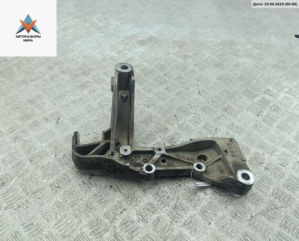 рычаг передний правый Volkswagen Touran 1 поколение 2004, 2.0 л., бензин, МКПП, чёрный, минивэн - фото №1