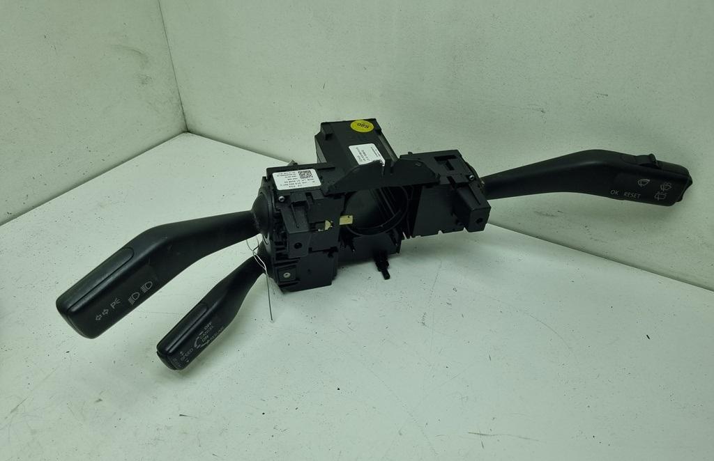 переключатель подрулевой Volkswagen Passat B6 2006, 2.0 л., дизель, МКПП, чёрный, универсал, 3C0853549A