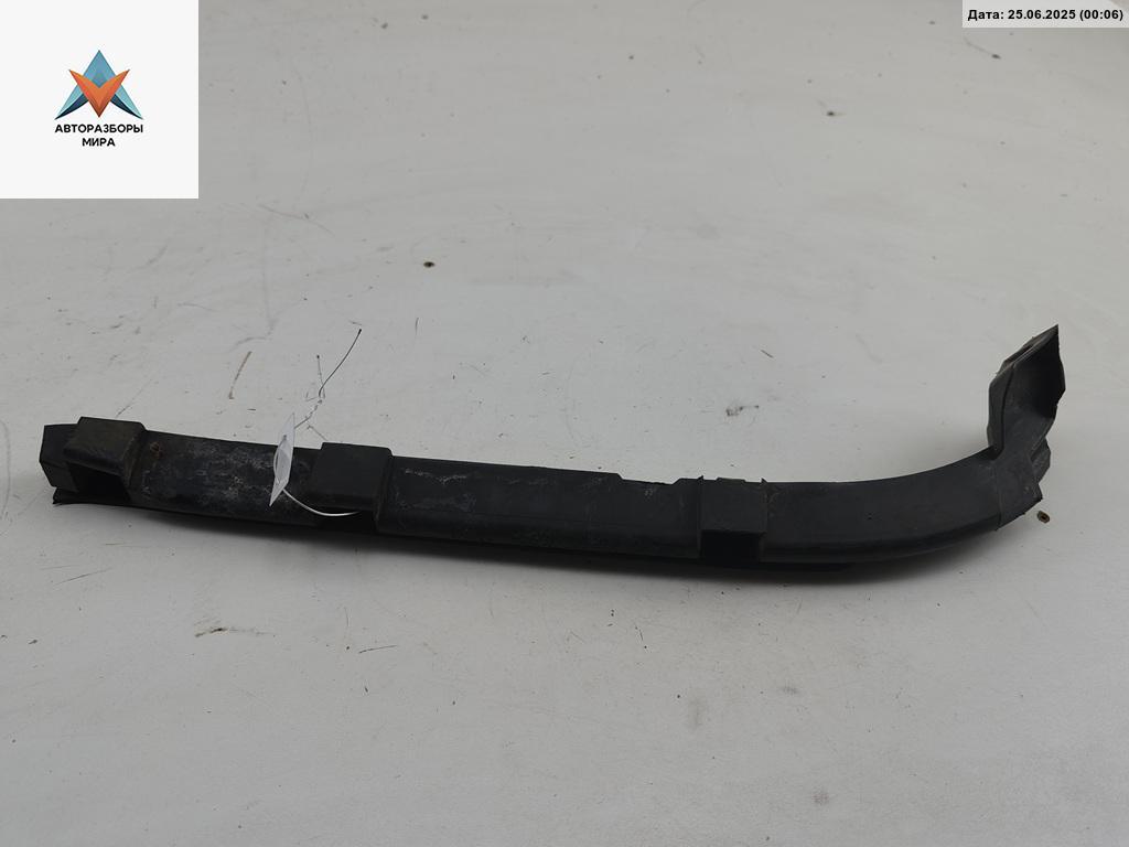 крепление ( кронштейн ) крыла Volkswagen Passat B4 1994, седан - фото №1