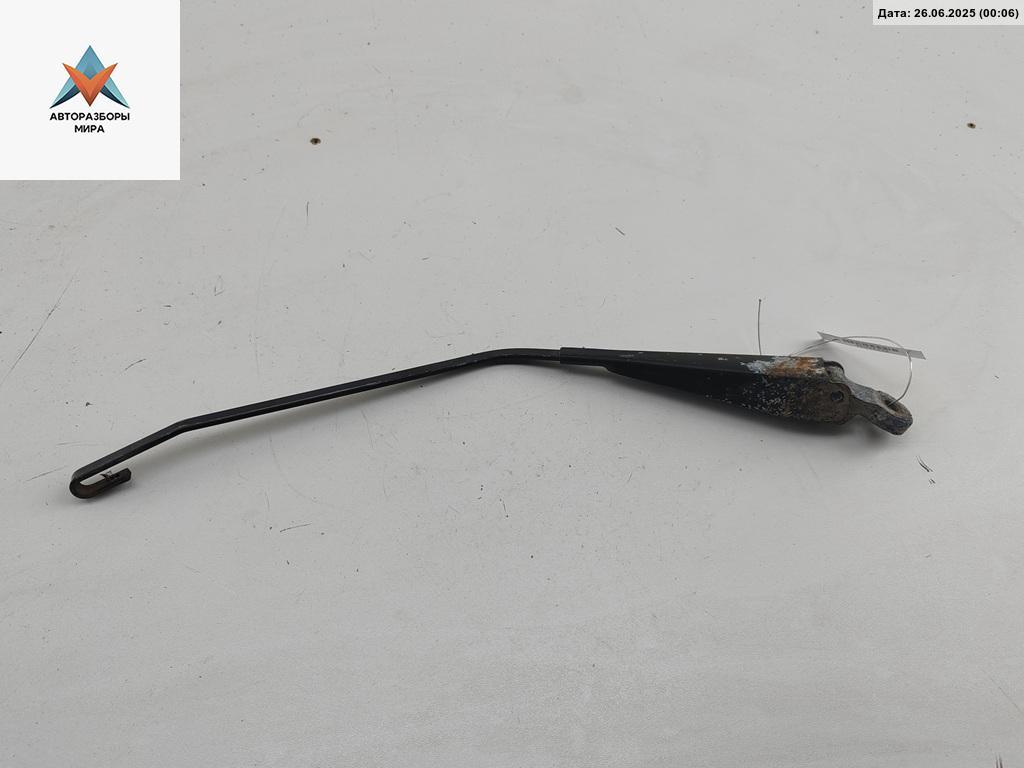 Щеткодержатель (поводок стеклоочистителя) задний Volkswagen Transporter T4 2002, 2.5 л., дизель, МКПП, белый, микроавтобус - фото №1