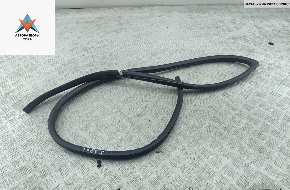 уплотнитель двери Toyota Avensis 2 поколение (T250) 2005, 2.2 л., дизель, МКПП, серый, универсал - фото №1