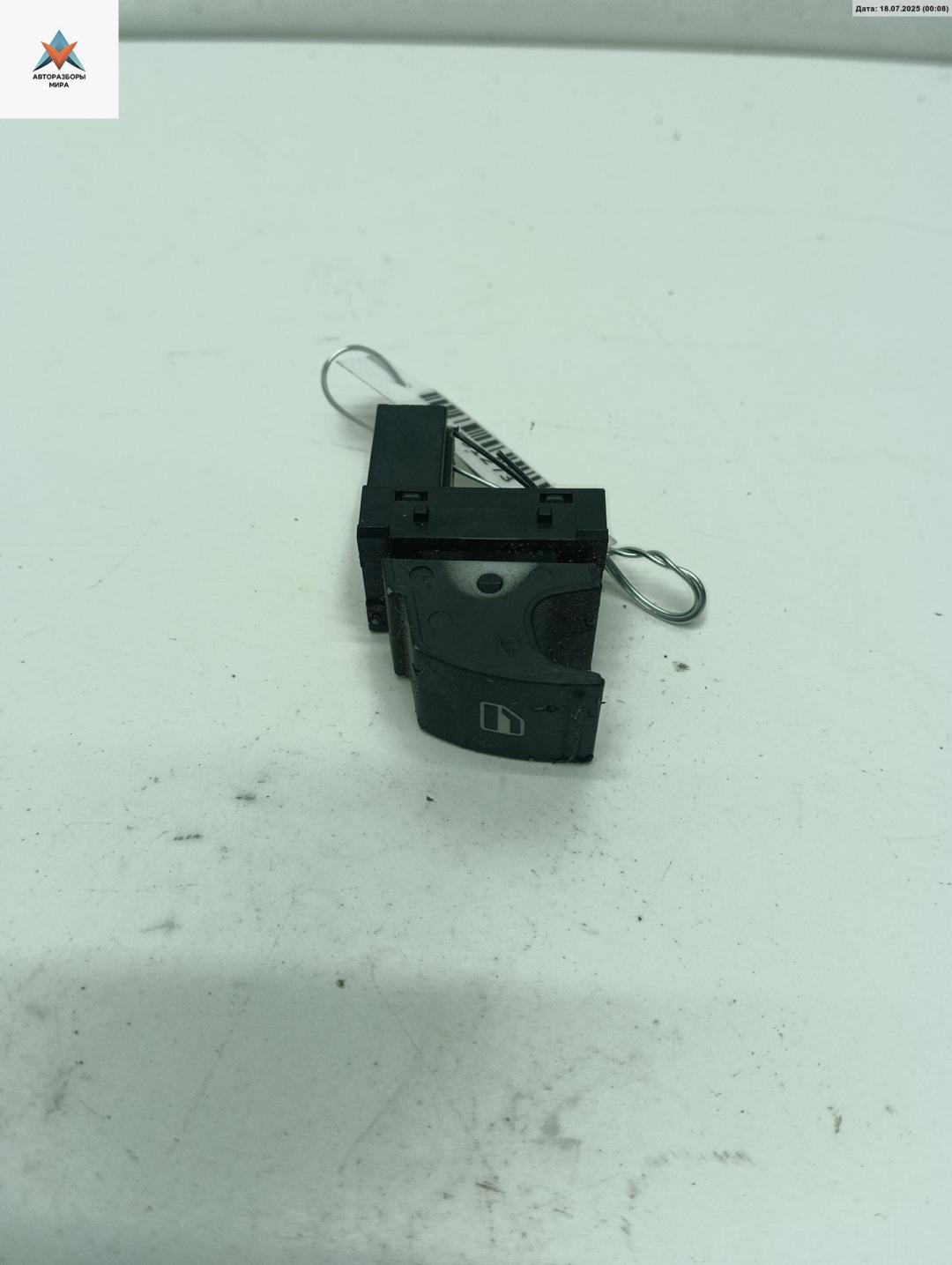кнопка стеклоподъемника заднего левого Volkswagen Passat B6 2005, 2.0 л., дизель, МКПП, серый, универсал, 975280200 - фото №1