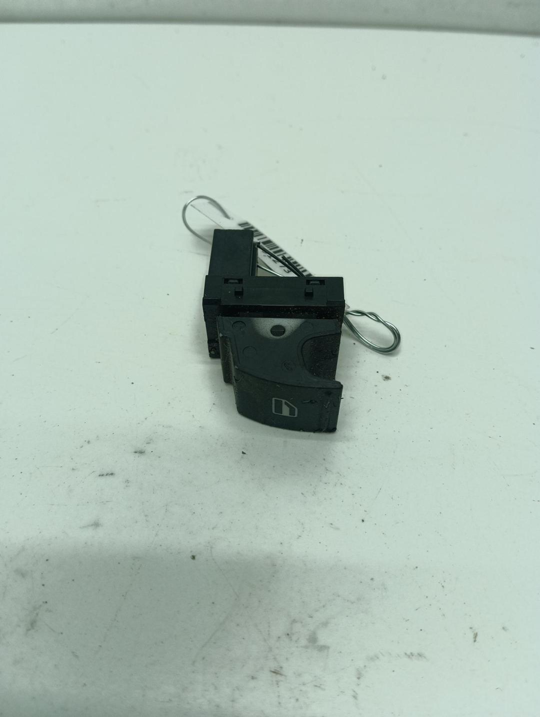 кнопка стеклоподъемника заднего левого Volkswagen Passat B6 2005, 2.0 л., дизель, МКПП, серый, универсал, 975280200 - фото №1