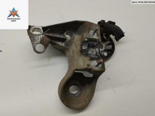 крепление стабилизатора / втулки стабилизатора Audi A4 B5 1996, 1.6 л., бензин, МКПП, белый, седан, 8D0199352H