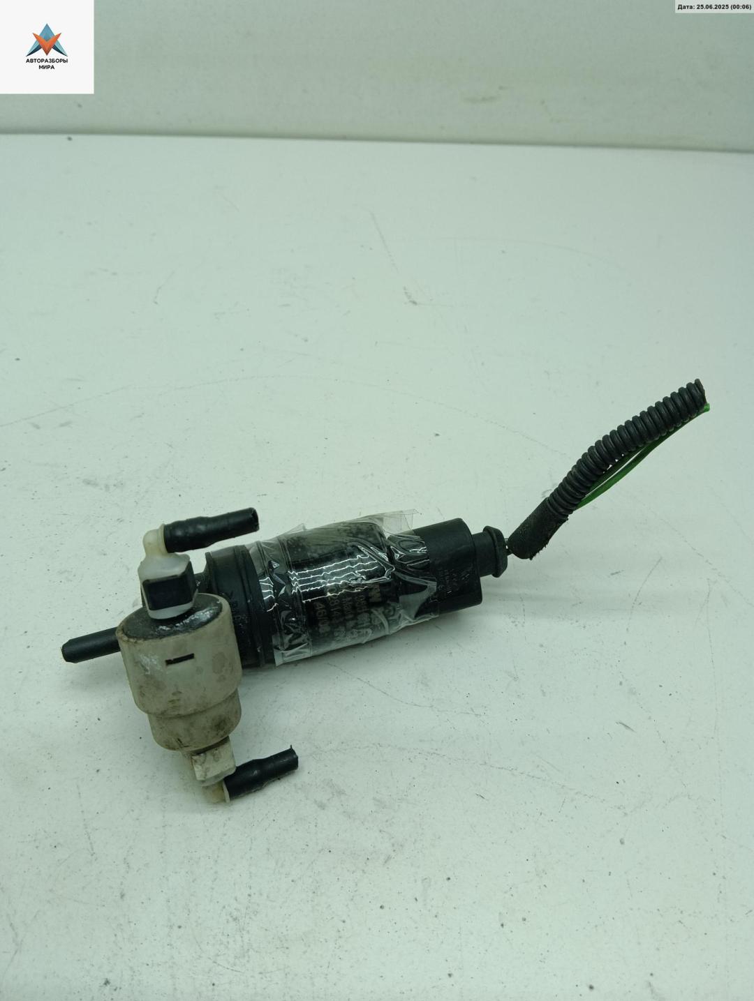 насос (моторчик) омывателя стекла Volkswagen Golf 5 поколение 2005, серый, хетчбэк 5 дв., 1T0955651A - фото №1